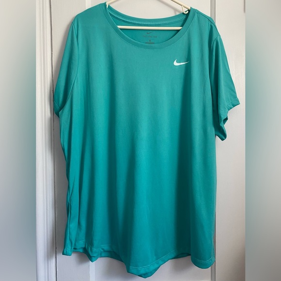 NWT Women Plus Size Nike Dri-FIT Training Tank - Size: 3X - Picture 1 of 5